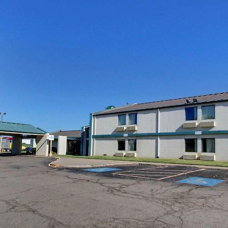 Baymont Inn & Suites Shawnee Exterior foto